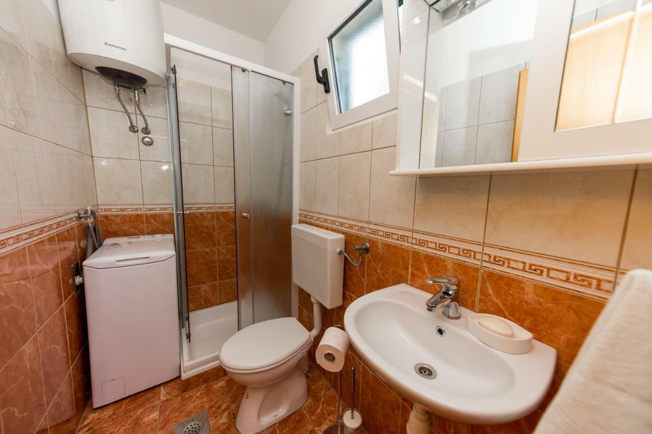 Mare&Karlo Apartment Мали Дървеник Екстериор снимка