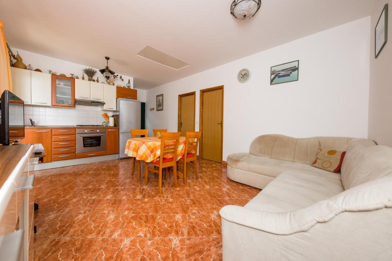 Mare&Karlo Apartment Мали Дървеник Екстериор снимка